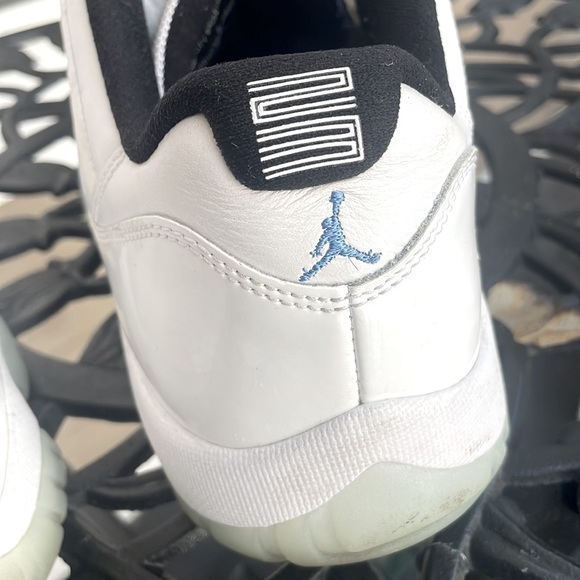 Jordan 11 Retro Low Legends Blue - Picture 2 of 3